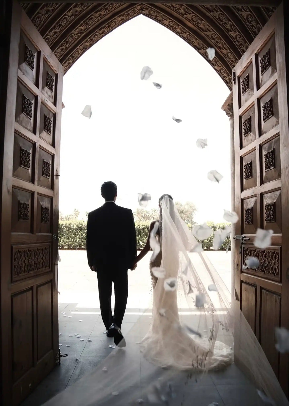 Robe de Mariée Fluide Bohème : Comment Allier Légèreté et Élégance ?