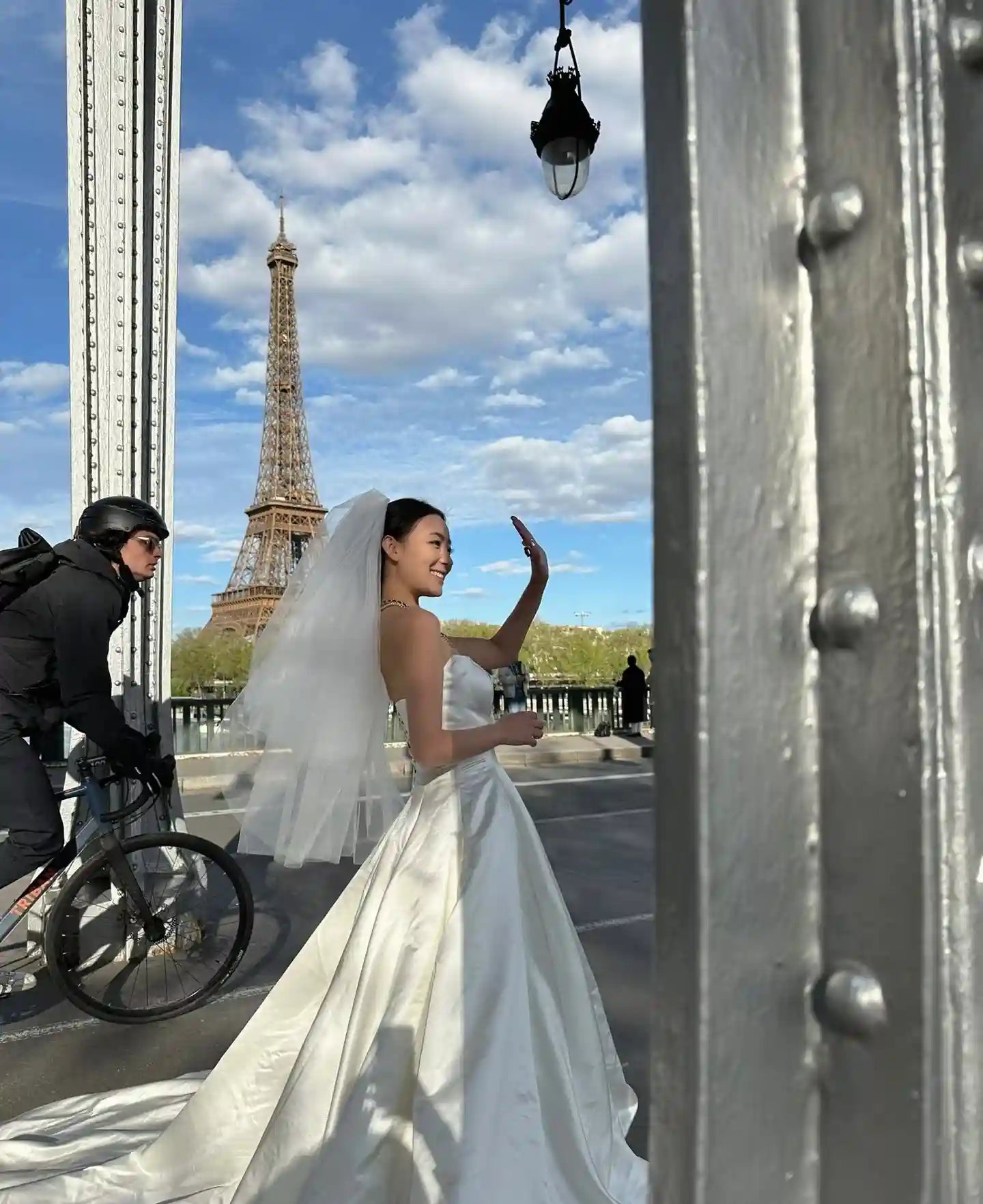 Stress des Kilos Post-Fêtes ? Pourquoi votre robe doit s'adapter à vous (et pas l'inverse)