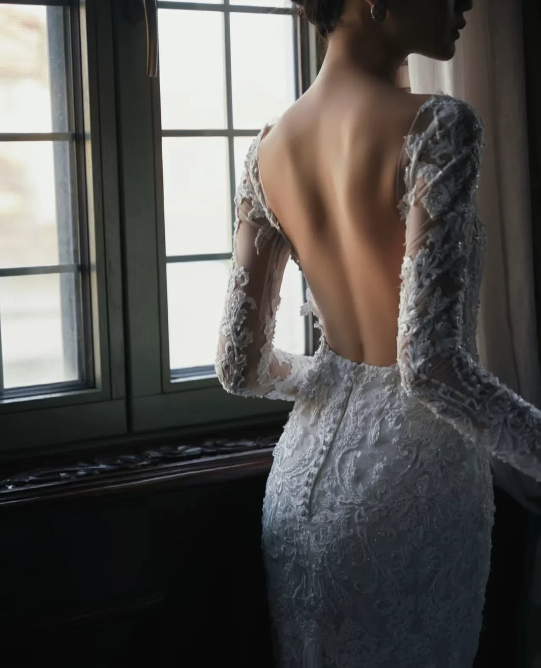 Quelle Robe de Mariée Amincissante Choisir pour Silhouettes H ? Focus sur la Sirène Dos Nu