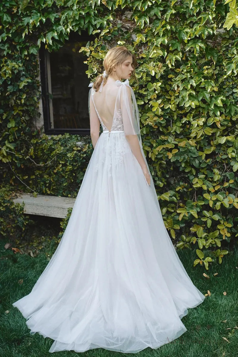 Robe de mariée bohème sur-mesure avec dos nu et dentelle fine, idéale pour un mariage champêtre