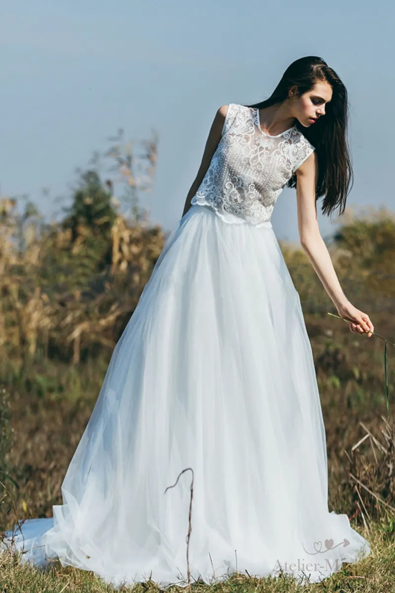 Robe de mariée bohème sur-mesure en dentelle fine et tulle, idéale pour un mariage champêtre