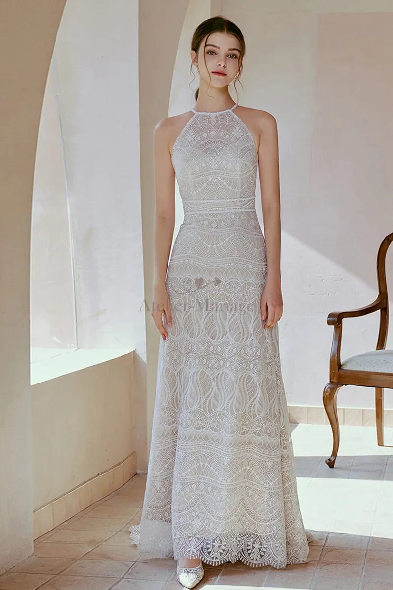 Hochzeitskleid mit gestickten Blumen und hohem Kragen 