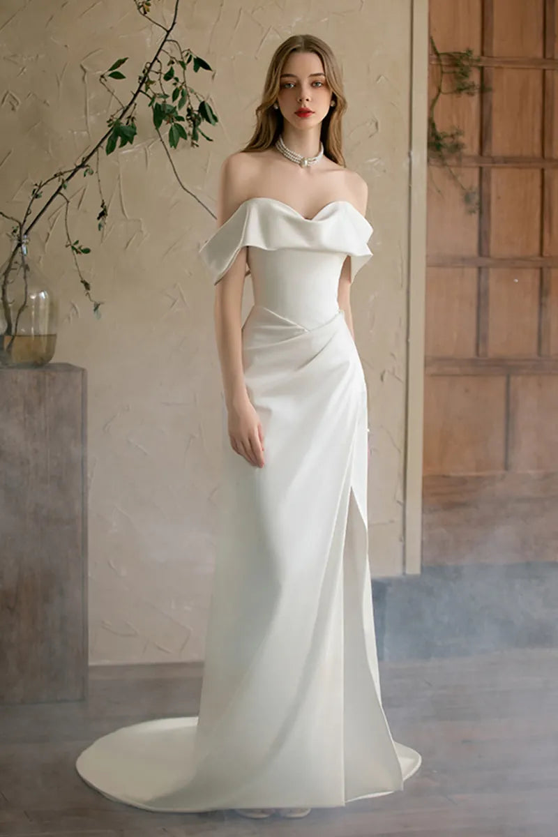 Robe de mariée fluide en satin bardot avec fente glamour - sensualité moderne et tombé luxueux