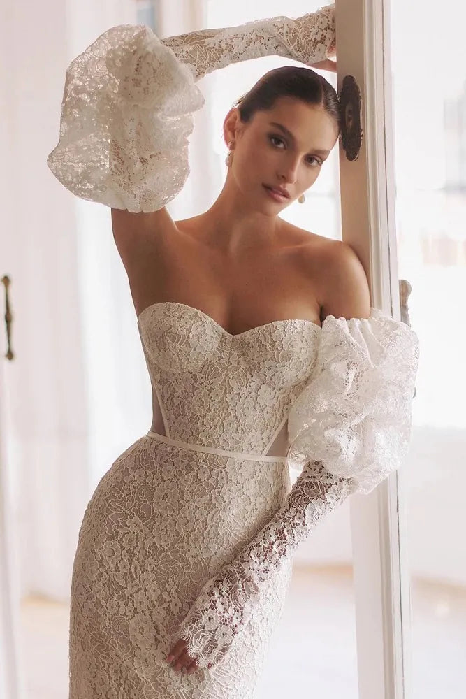 Silhouette mariée avec manches volume lanterne en dentelle pour effet couture.