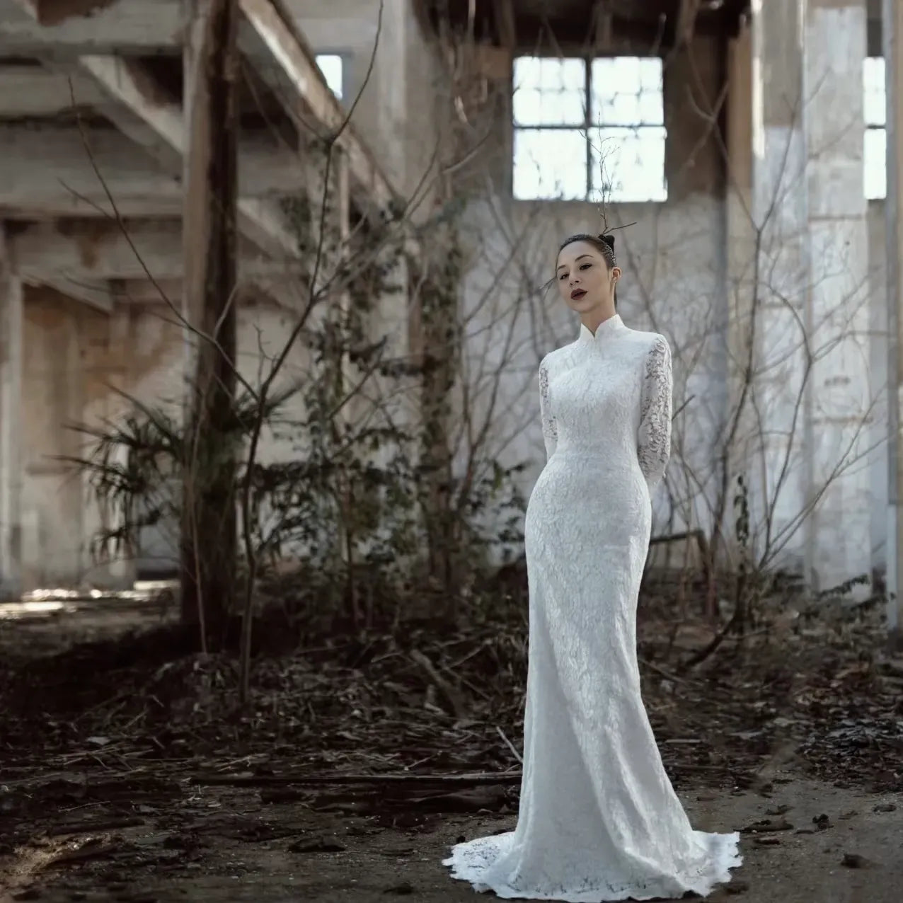 Allure de déesse pour cette mariée en robe orientale vintage photographiée en Espagne
