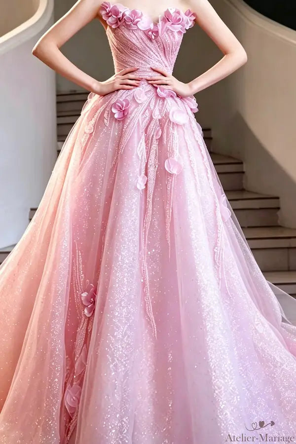 Bustier haute couture orné de fleurs 3D délicates pour un mariage bohème chic.