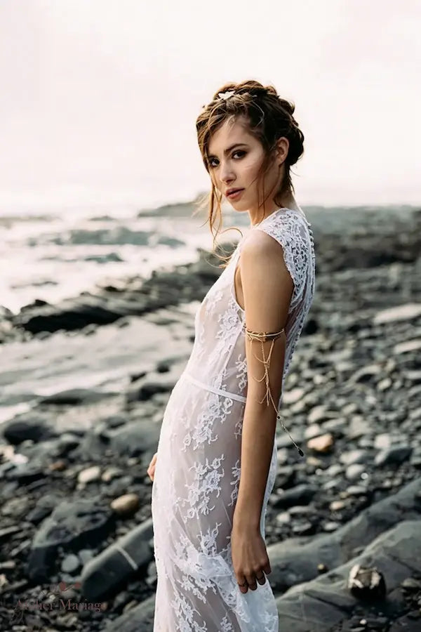 Structure du bustier souple avec coques fines intégrées pour un maintien naturel.