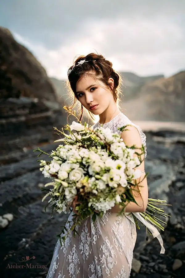Doublure satinée respirante assurant une sensation de fraîcheur tout au long du mariage.