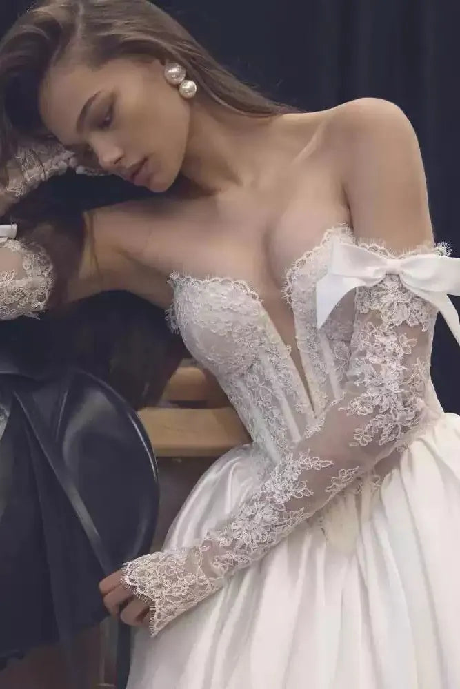 Manches amovibles mariage style coquette avec noeud en satin et dentelle