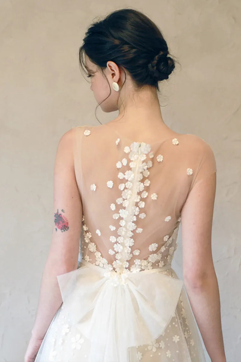 Robe de Mariée Fleurie Décolleté Dos Nu Dentelle