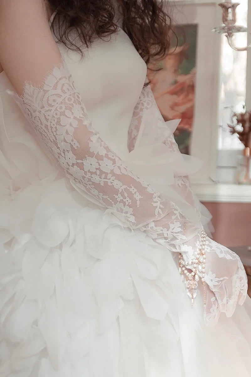 Gants de mariée 60cm ajustables selon le tour de bras pour un confort total.