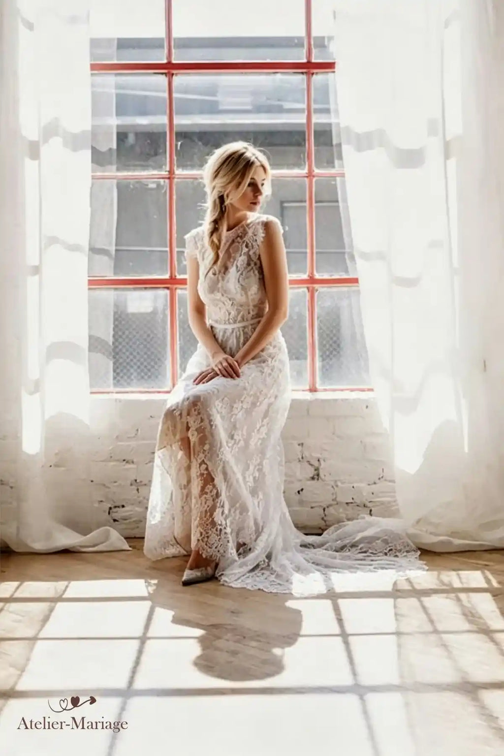 Look raffiné pour un mariage civil ou champêtre avec cette robe dentelle vintage.