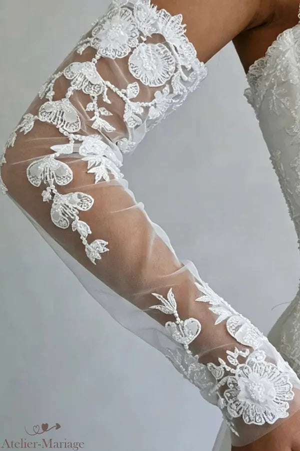 Détail de la dentelle artisanale au niveau du coude sur manche amovible mariage