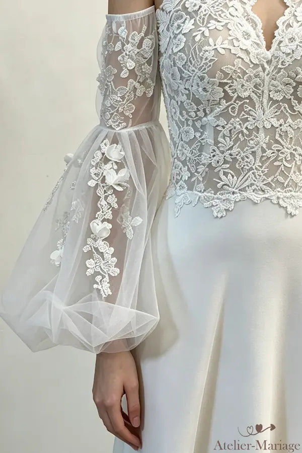Détail poignet ajusté et dentelle fleurie délicate manches amovibles bouffantes