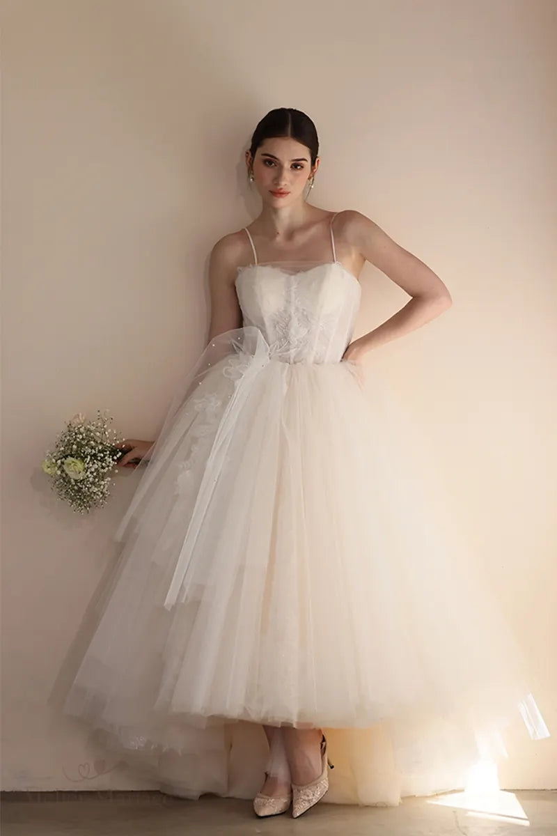 Robe de mariée asymétrique courte devant en dentelle bohème chic
