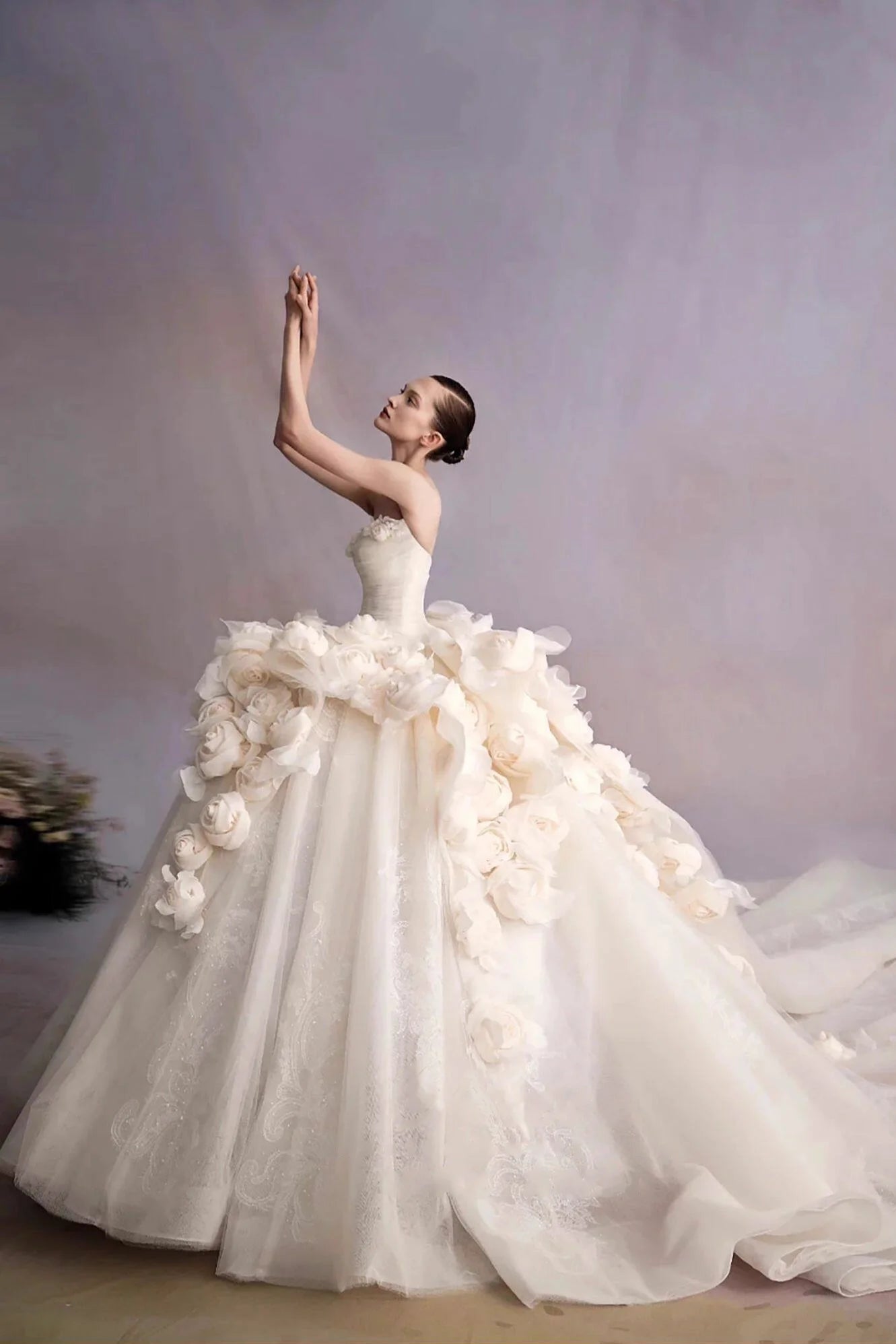 Robe de mariée fleurs 3D ivoire champagne coupe princesse avec jupon amovible