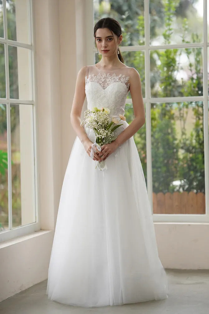 Robe de mariée bohème bustier en dentelle et tulle ivoire vue de face.