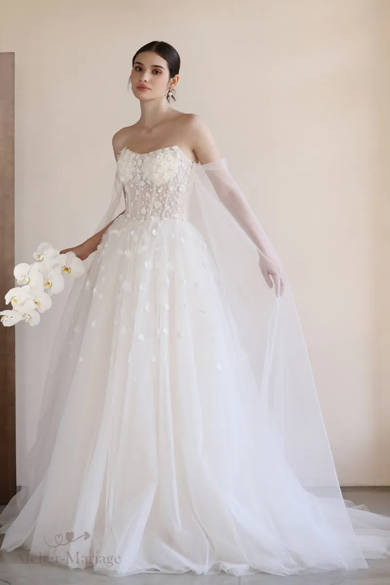 Mariée portant une robe bohème champêtre chic bustier cœur avec allure divine