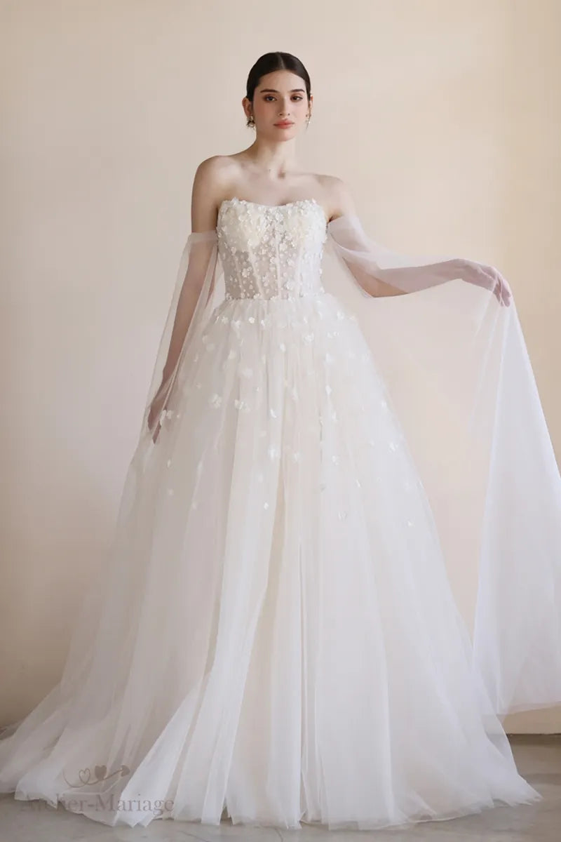 Mariée portant une robe bohème champêtre chic bustier cœur avec jupe déployée