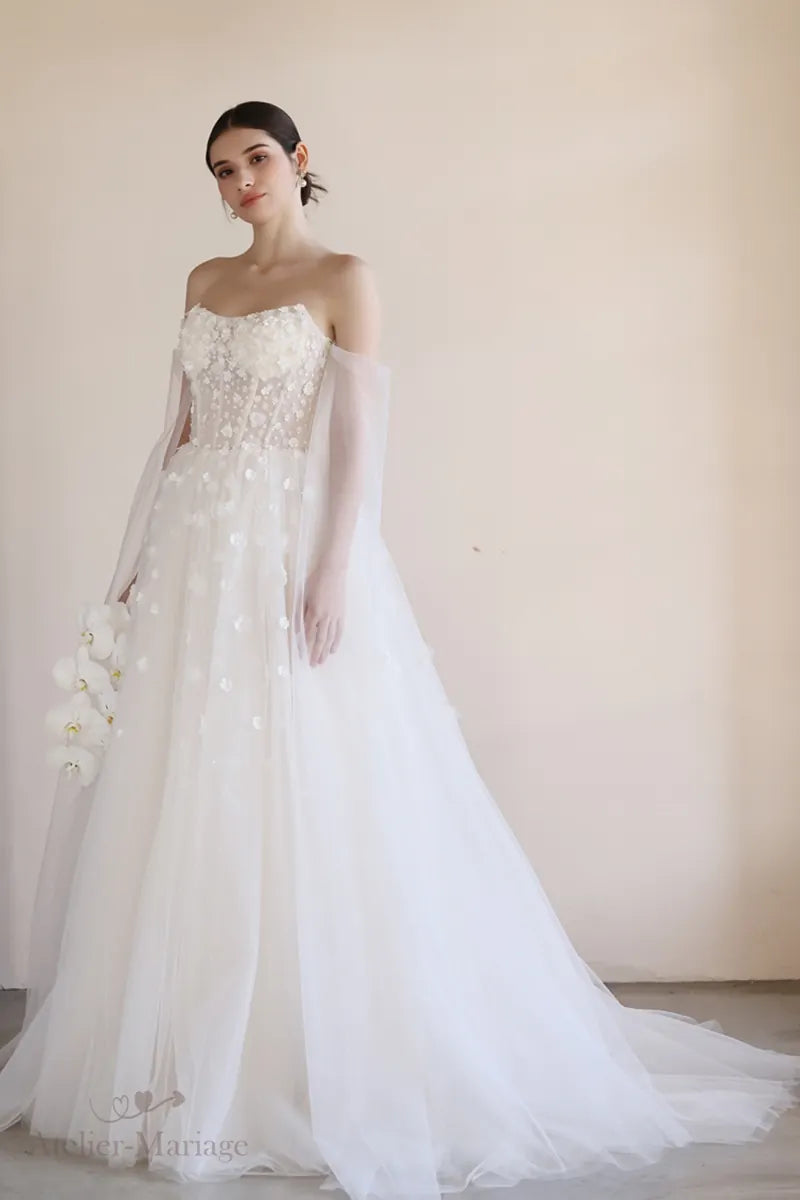 Mariée portant une robe bohème champêtre chic bustier cœur avec allure divine