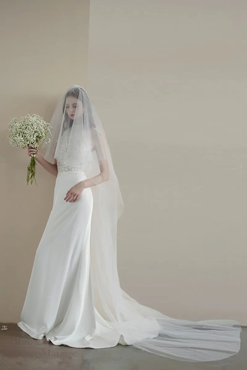 Robe de mariée bohème chic col montant en dentelle avec voile