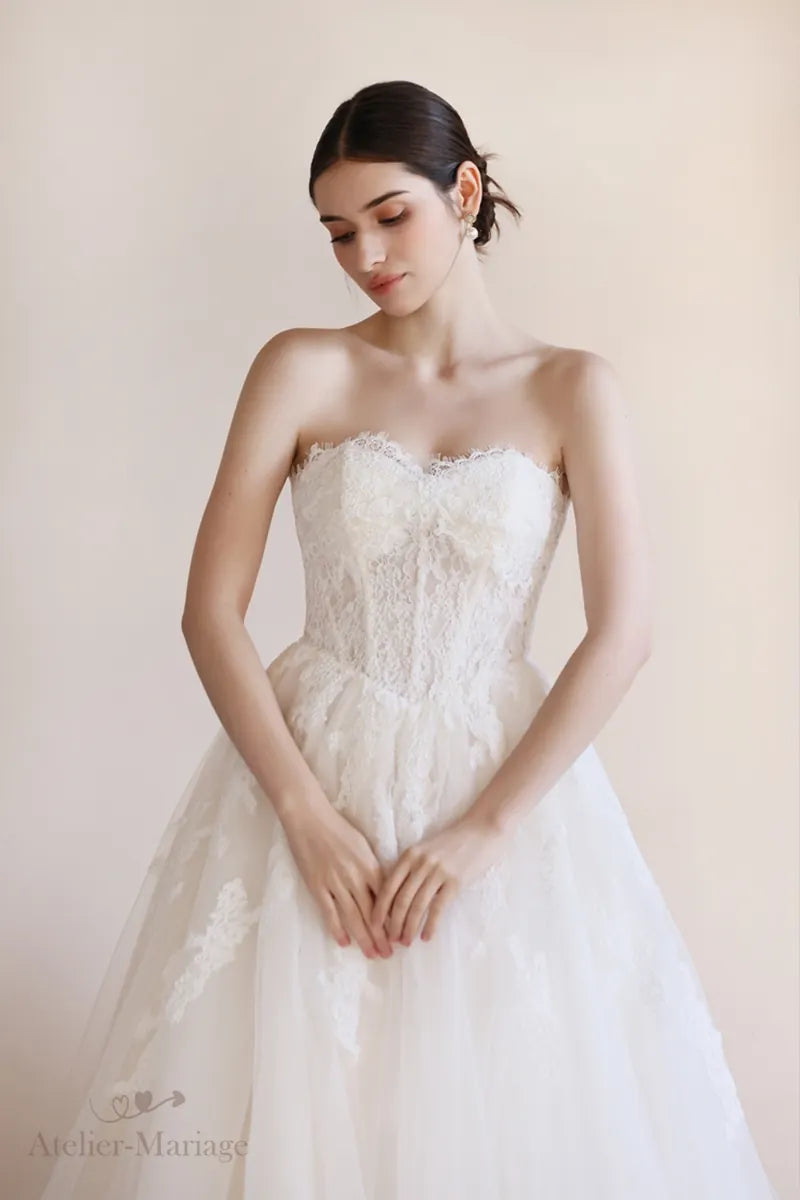 Robe de mariée bohème avec un bustier en forme de cœur classique