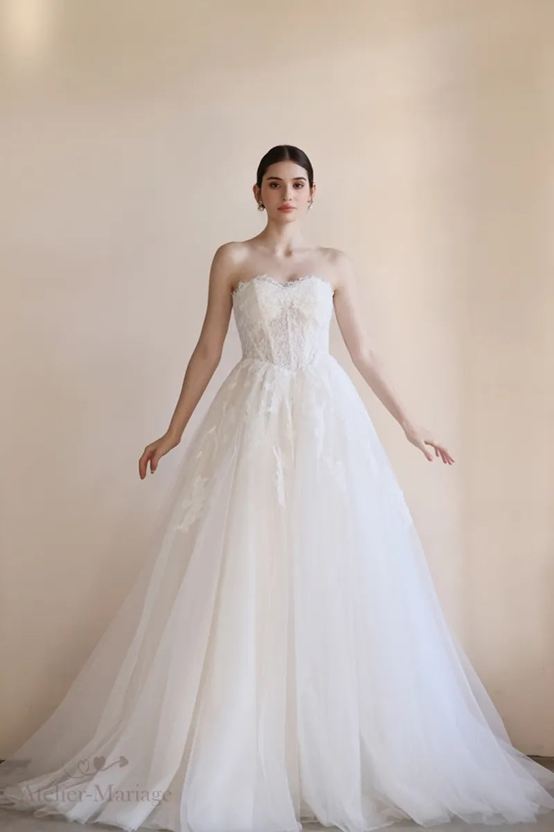 Design volumineux de robe de mariée bohème