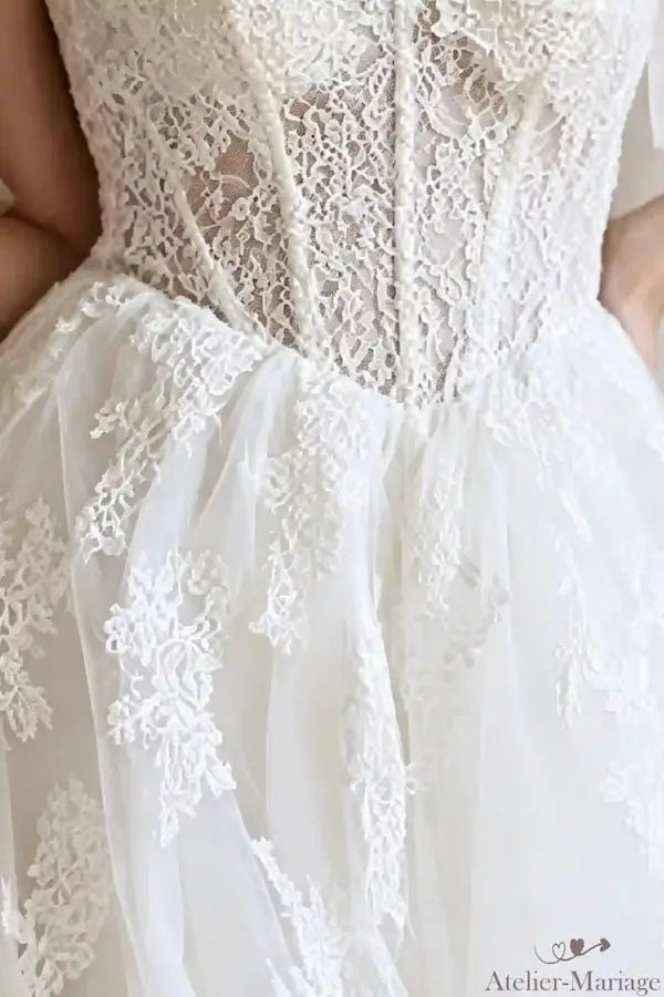 Robe de mariée bohème, fleurs 3D et bretelles en tulle léger