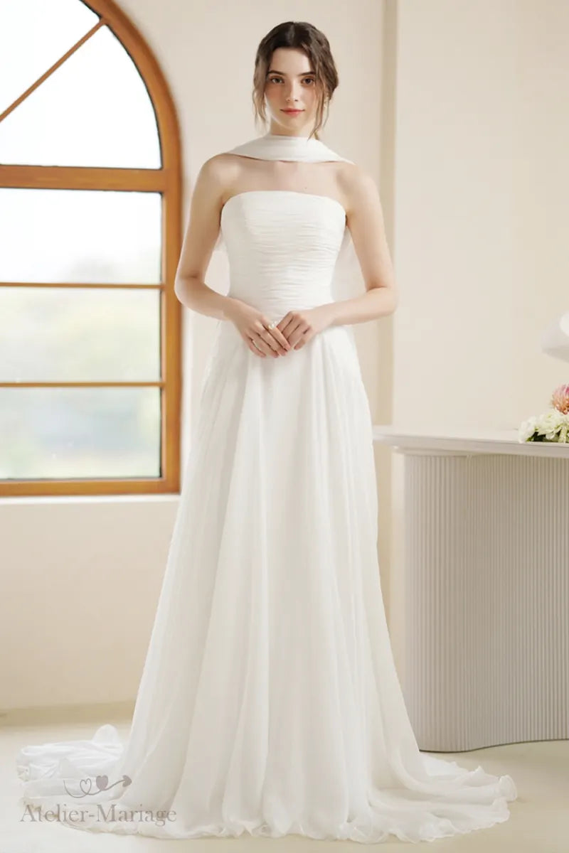 Long bohemian wedding dress in flowing chiffon, perfect for an elegant civil ceremony