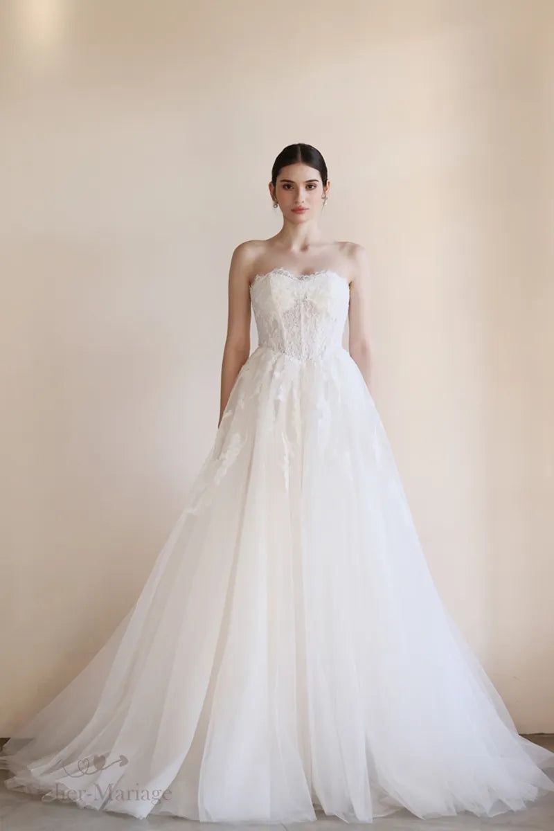 Robe de mariée bohème dentelle bustier cœur jupe large volume