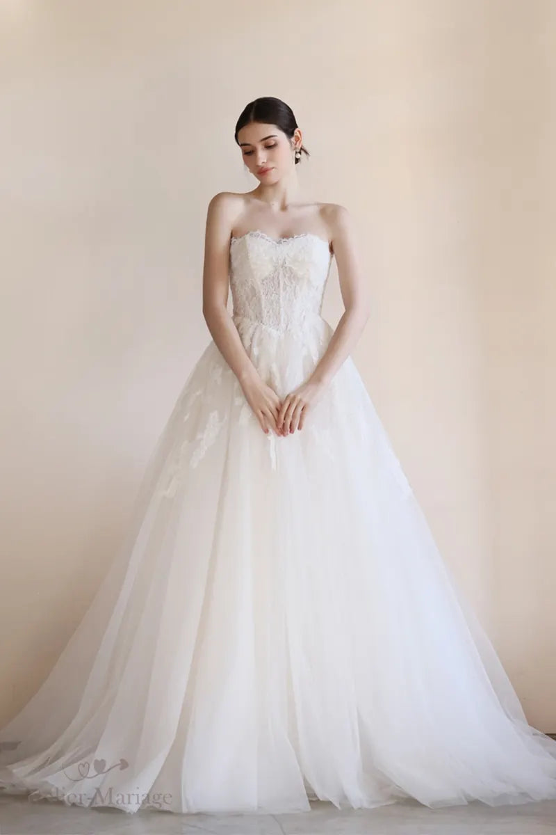 Design élégant de robe de mariée bohème