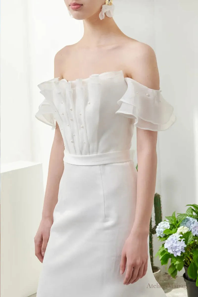 Gros plan du buste de la robe de mariée chic et simple bohème