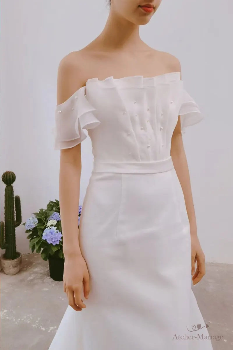 Gros plan du buste de la robe de mariée chic et simple bohème