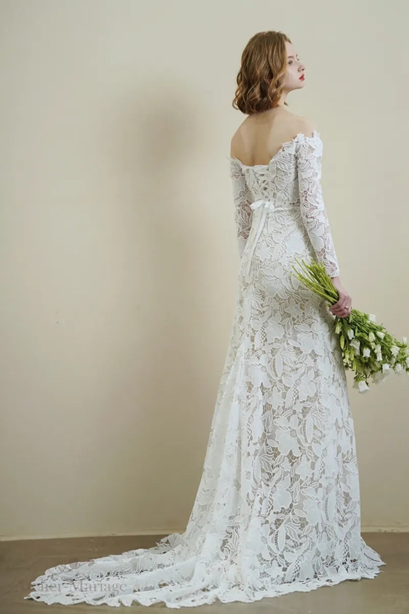 Taille séduisante de robe de mariée en dentelle à manches longues col Bardot