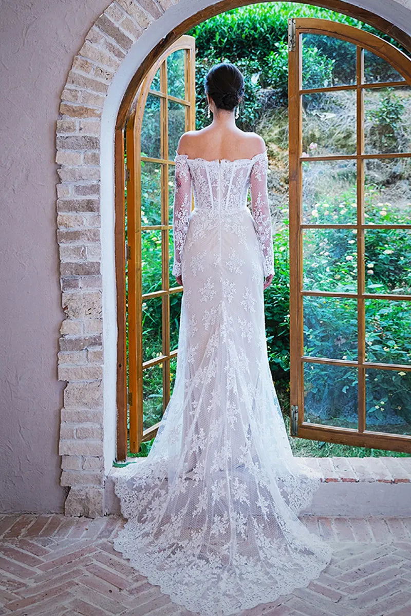 Vue du dos de la robe de mariée en dentelle à manches longues corset bohème