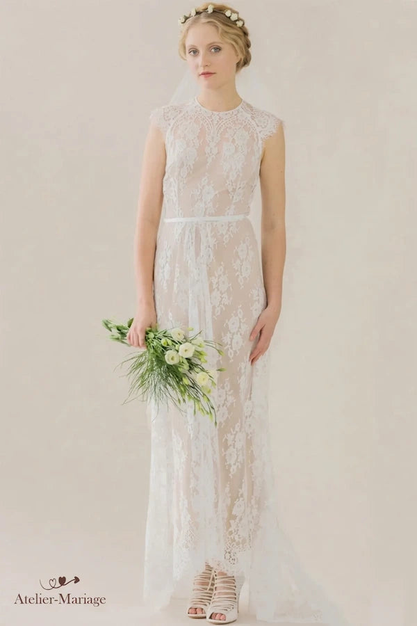 Robe de mariée en dentelle vintage souple avec bustier sans baleines, Atelier-Mariage.fr.