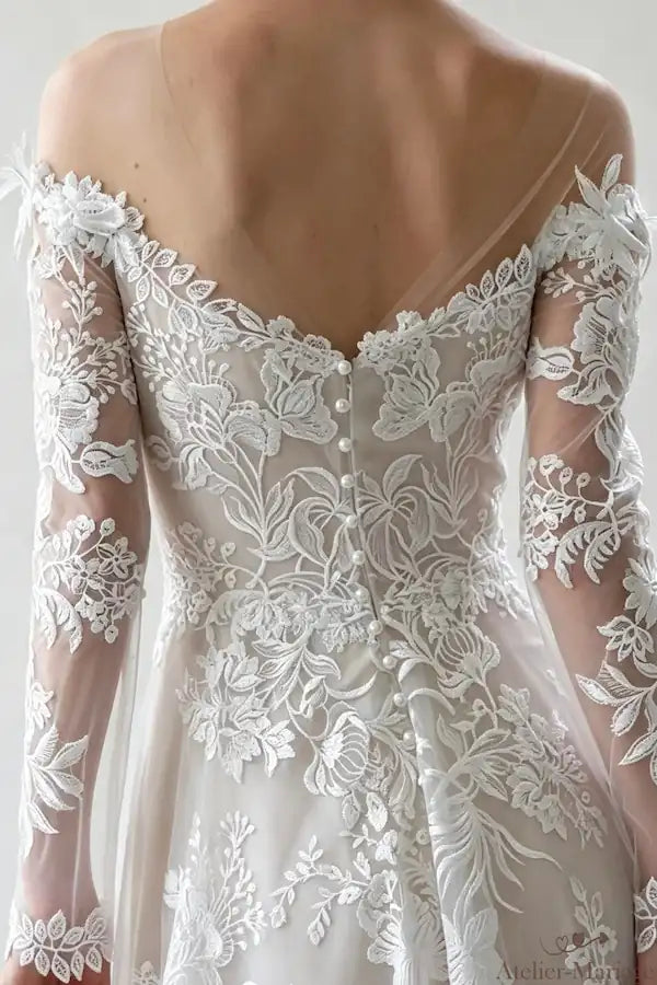 Vue d'ensemble du dos en tulle transparent avec motifs dentelle fleuris