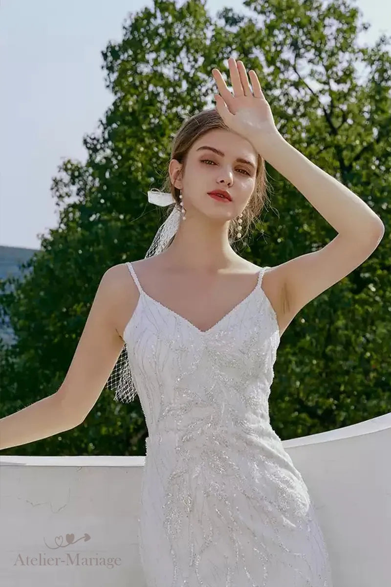 Épaules et taille de robe de mariée dos nu bohème en dentelle avec paillettes