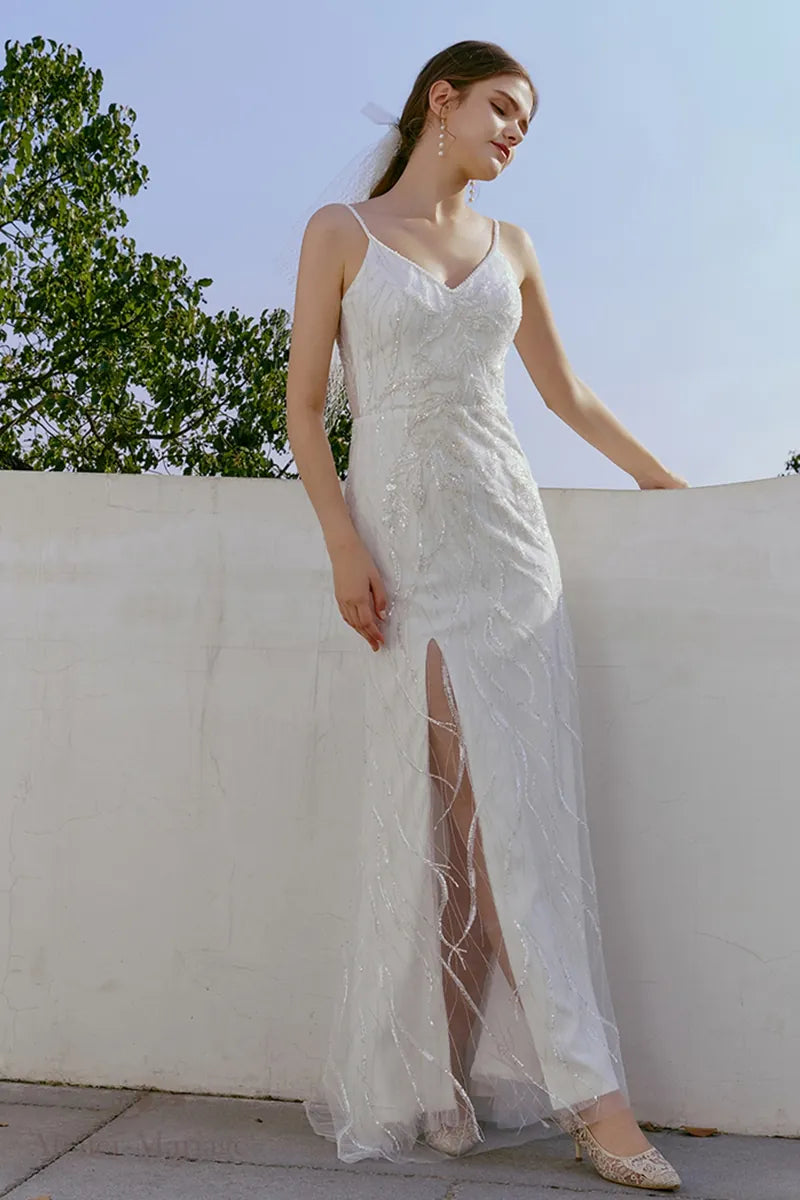Mariée portant une robe dos nu bohème en dentelle avec paillettes, gracieuse