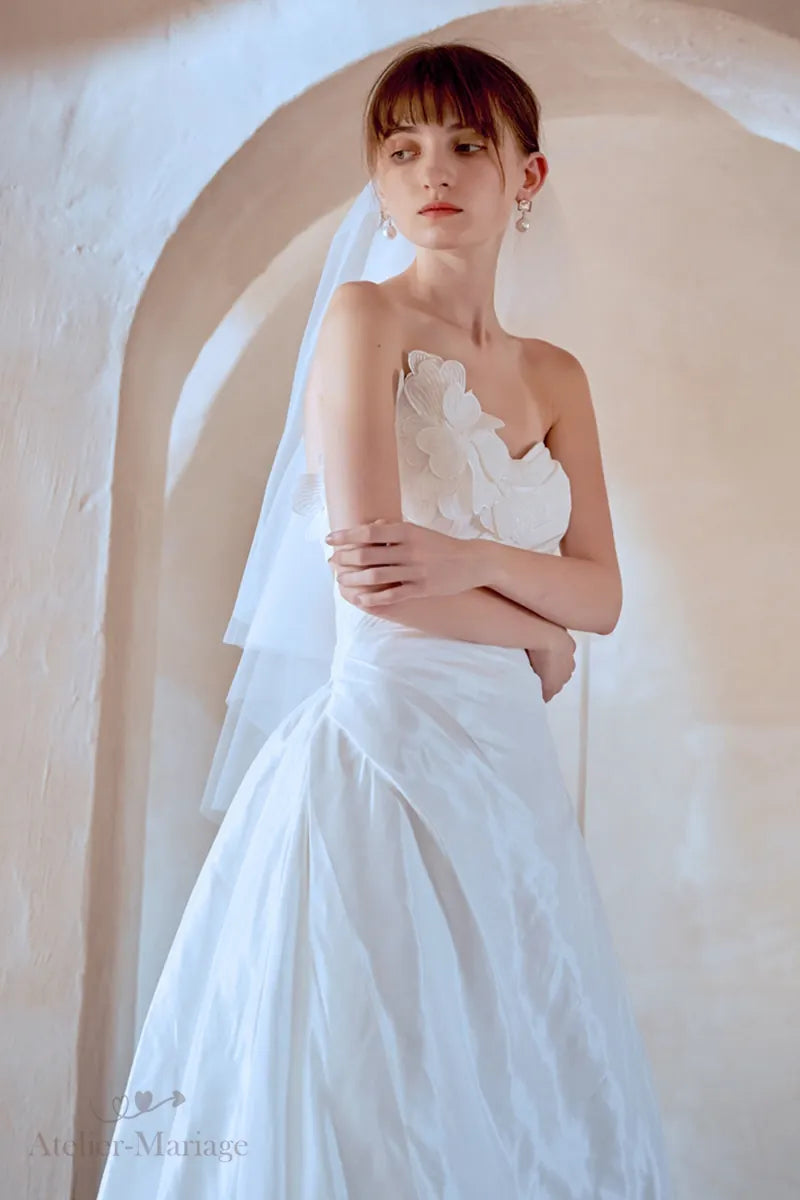 Robe de mariée fluide bohème bustier cœur fleur 3D avec coupe excellente