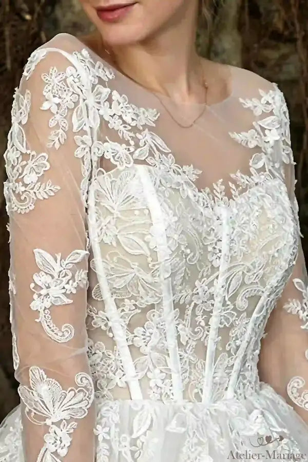 Haut en dentelle manches longues et transparence, robe de mariée