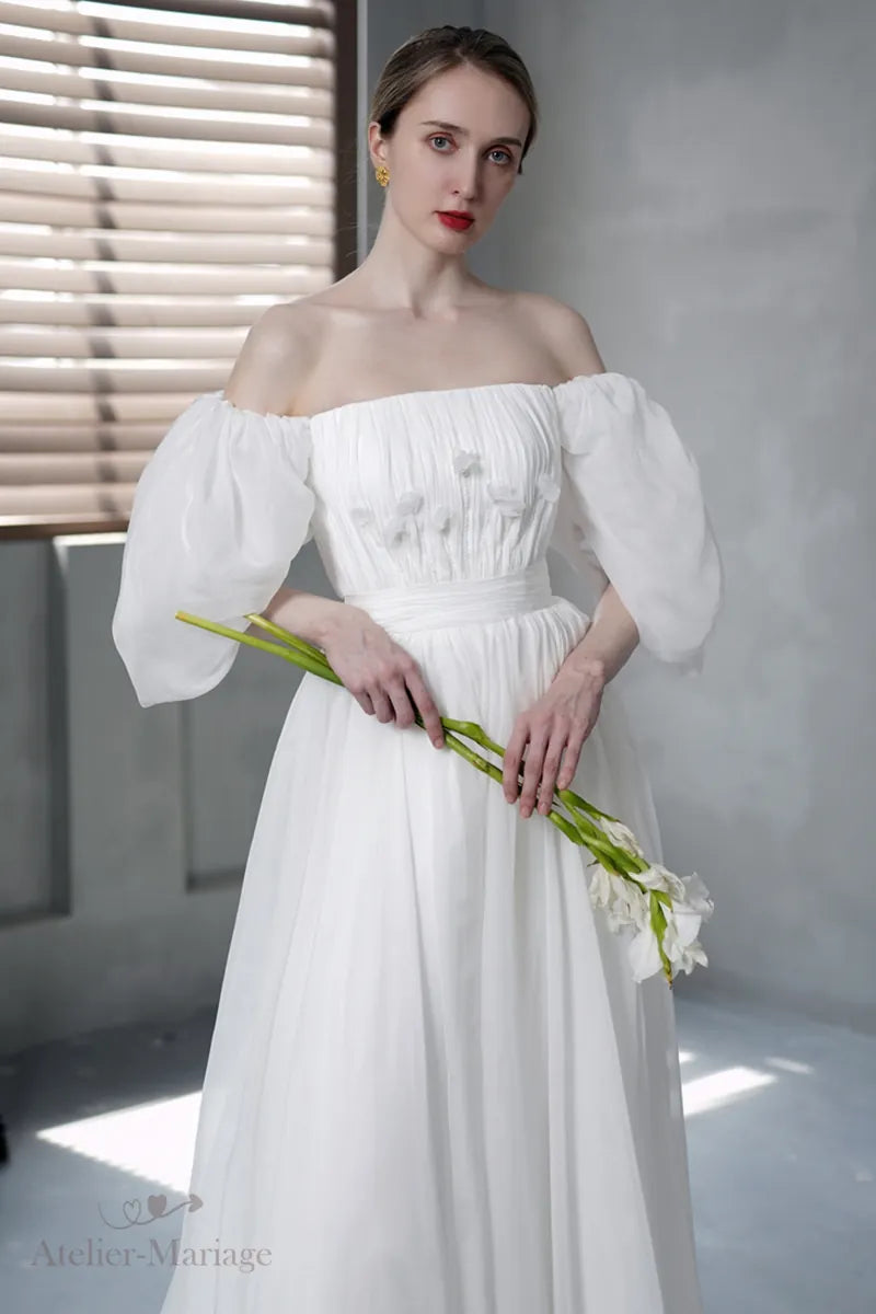 Robe de mariée bohème en mousseline à épaules dénudées