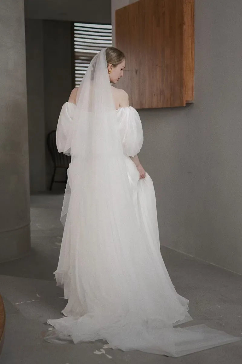 Dos de robe de mariée bohème en mousseline à épaules dénudées