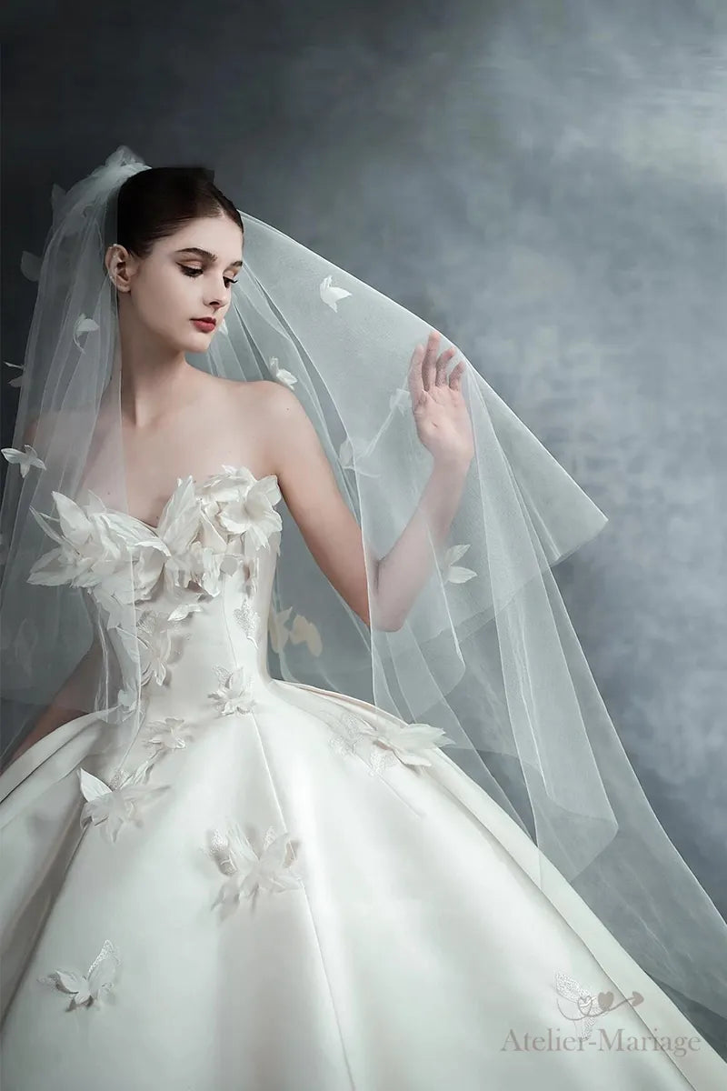 Robe Mariée Princesse Luxe Papillons Artisanaux - détail dentelle fine