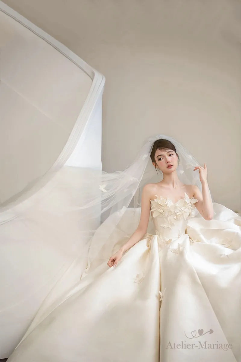 Robe Mariée Princesse Luxe Papillons Artisanaux