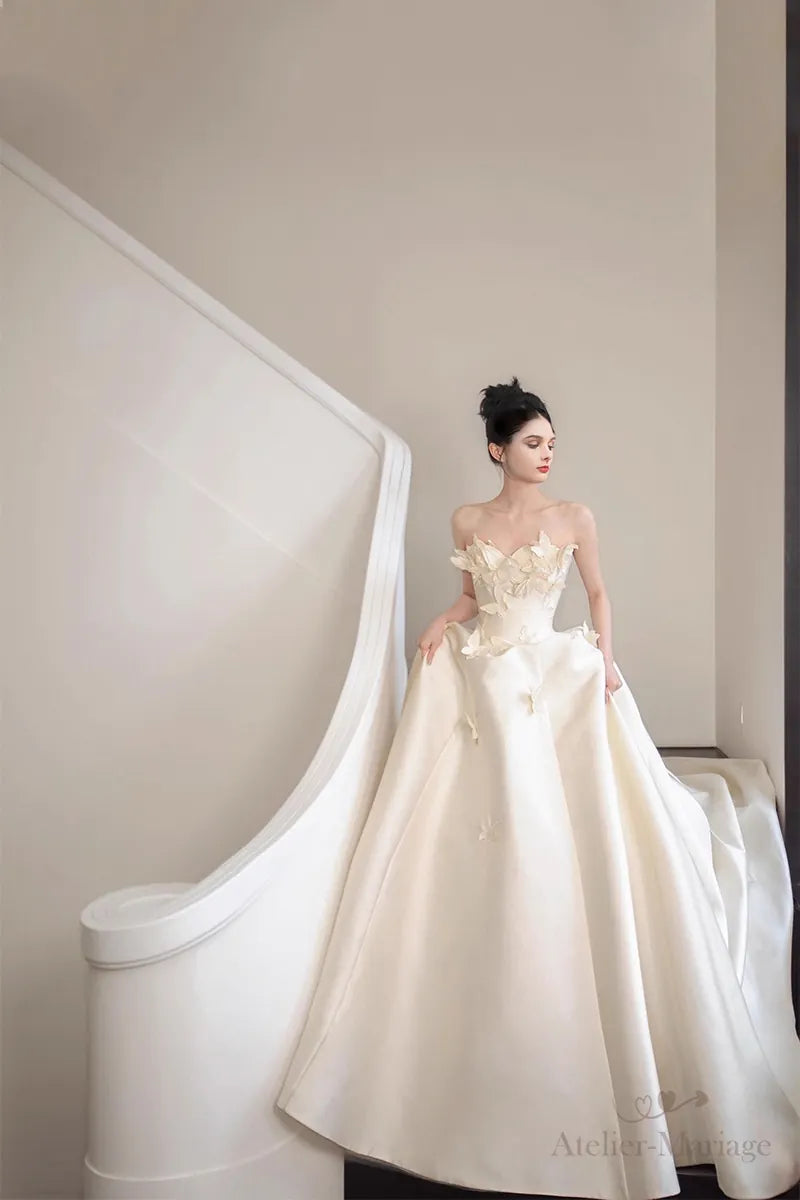 Robe Mariée Princesse Luxe Papillons Artisanaux - essayage en atelier