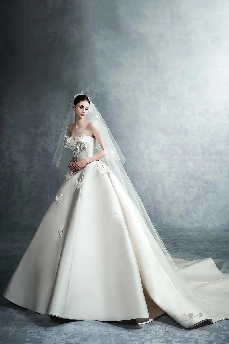 Robe Mariée Princesse Luxe Papillons Artisanaux