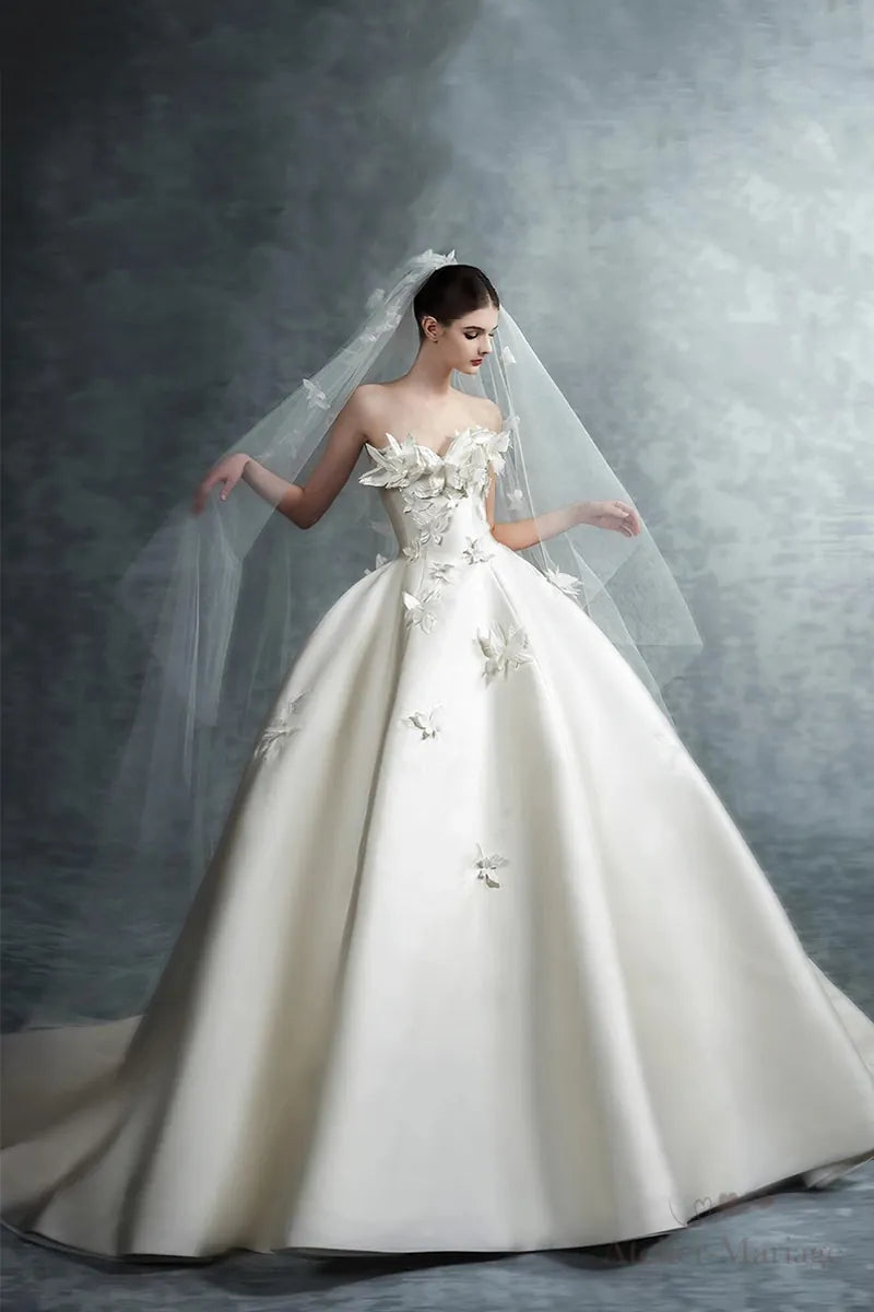 Robe Mariée Princesse Luxe Papillons Artisanaux