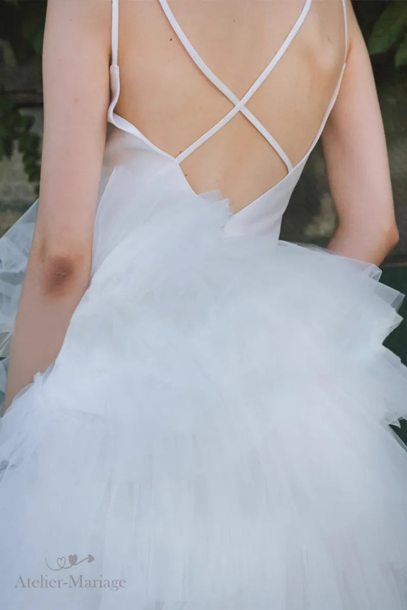 Dos de robe de mariée princesse en satin et tulle multicouches