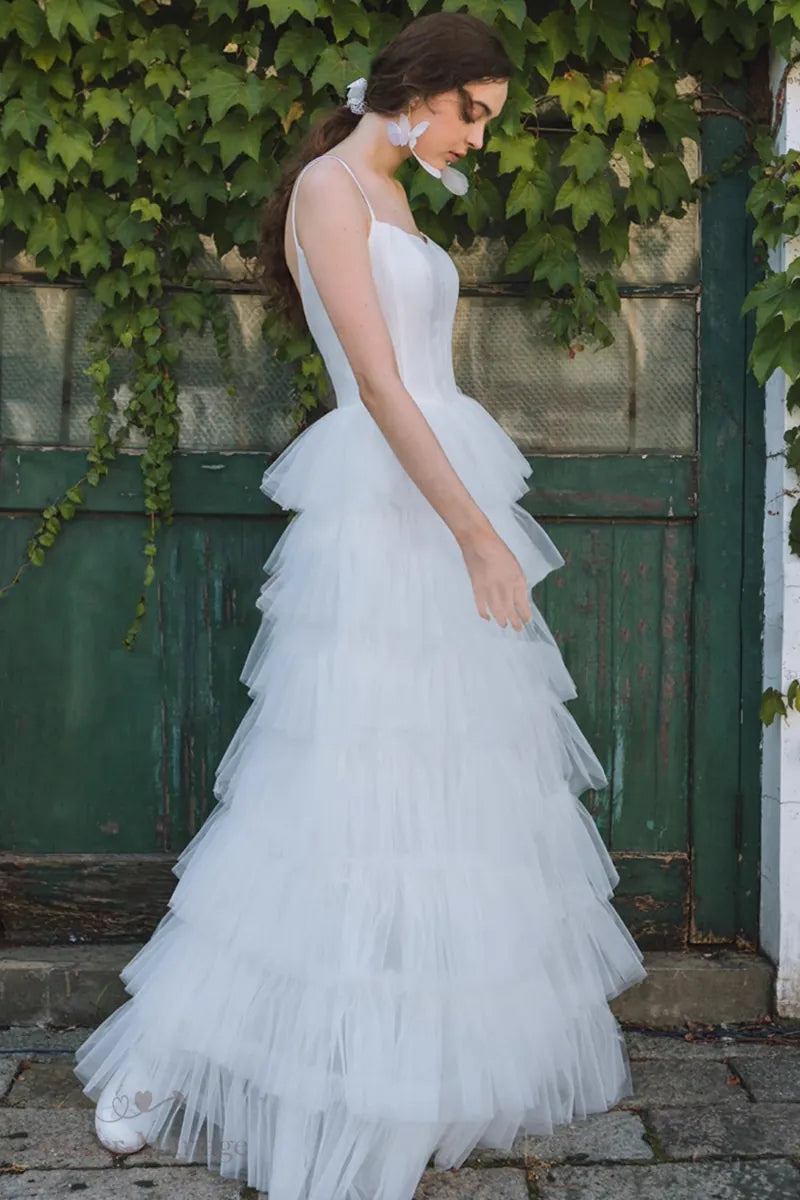 Profil de robe de mariée princesse en satin et tulle multicouches